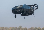 [据以色列《防务升级》2016年1月4日报道]2015年12月30日，以色列城市航空公司（Urban Aeronautics）子公司——战术机器人公司研制的“空中骡子”（Airmule）垂直起降无人机首次在以色列米吉多军用机场成功进行了无系留飞行。