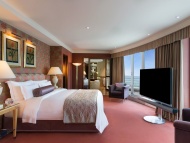 2017年12月，瑞士日内瓦威尔逊总统豪华精选酒店是官方认证的全球最贵酒店套房，这里的一晚8万美元的顶级豪华套房绝对能让你大开眼界。