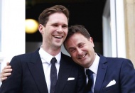 
今年45岁的戴斯特尼，是一名工程师，2015年与卢森堡首相贝特尔的结婚。