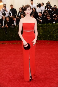 Anne Hathaway embodies THE biggest trend of the #MetGala