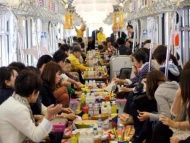 新店开张！日本IKEA打造了一个“IKEA牌”的「Party Train」狂欢地铁！