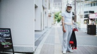 大阪街头潮人摆拍。今年72岁。