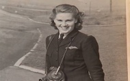 英国92岁二战女兵卓伊• 罗孚豪在二战时期的留影。