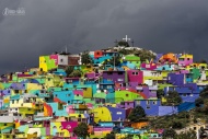 8月6日，墨西哥伊达尔戈州帕丘卡，“Las Palmitas”山街区被壁画装饰一新。这里与墨西哥城相聚数百公里，这块弹丸之地却暴力冲突事件不断。后来当地政府决定为此地改头换面，他们邀请来涂鸦艺人，决定创作出最大的壁画